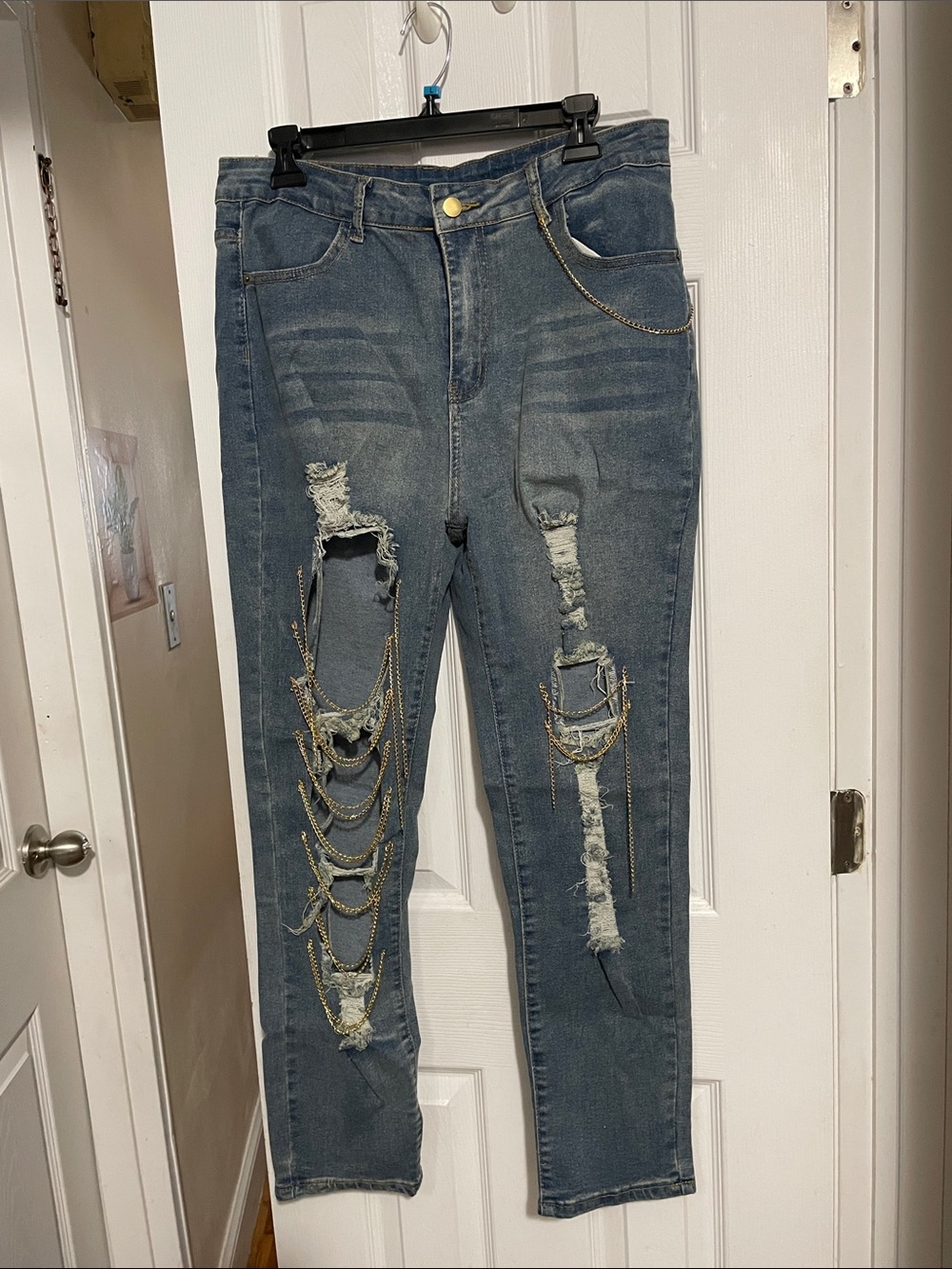 Distressed Dark Blue Skinny Jeans with Gold Chain Accents